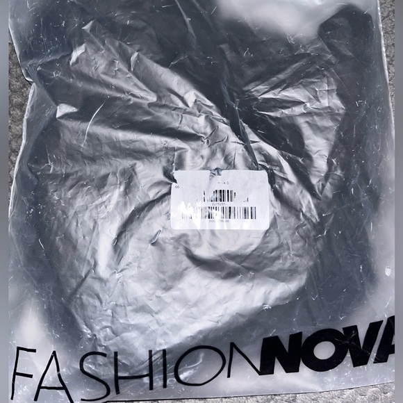 Black date night fit mini dress - medium size 🖤😍 - Picture 6 of 8